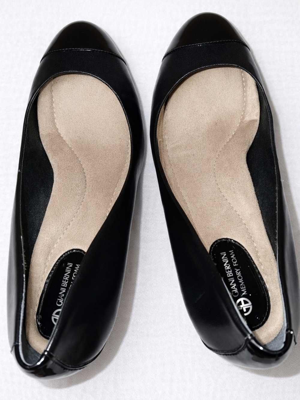 Giani Bernini Black Leather Ballet Flats with Patent Cap Toe - Picture 3 of 5